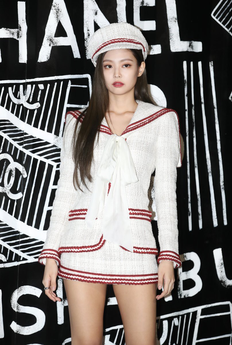 Jennie và Krystal chung sự kiện: Đều sang chảnh ngút ngàn nhưng vẫn cách biệt quá nhiều? - Ảnh 2. Jennie và Krystal chung sự kiện: Đều sang chảnh ngút ngàn nhưng vẫn cách biệt quá nhiều? - Ảnh 2.