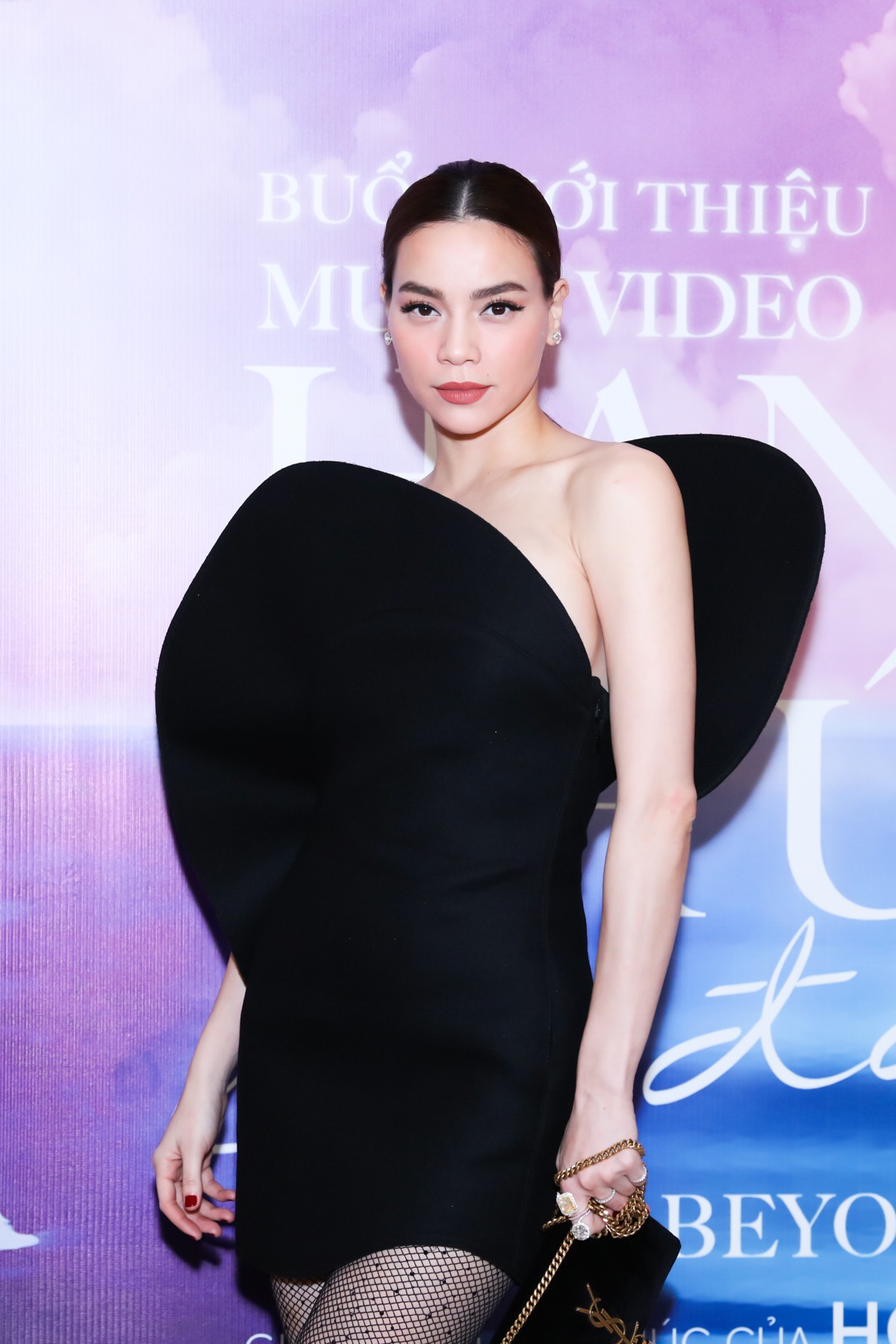 Hồ Ngọc Hà: Nhiều người sở hữu MV hàng trăm triệu view, nhưng hát để tất cả tầng lớp khán giả vỗ tay lại là chuyện khác - Ảnh 1. Hồ Ngọc Hà: Nhiều người sở hữu MV hàng trăm triệu view, nhưng hát để tất cả tầng lớp khán giả vỗ tay lại là chuyện khác - Ảnh 1.