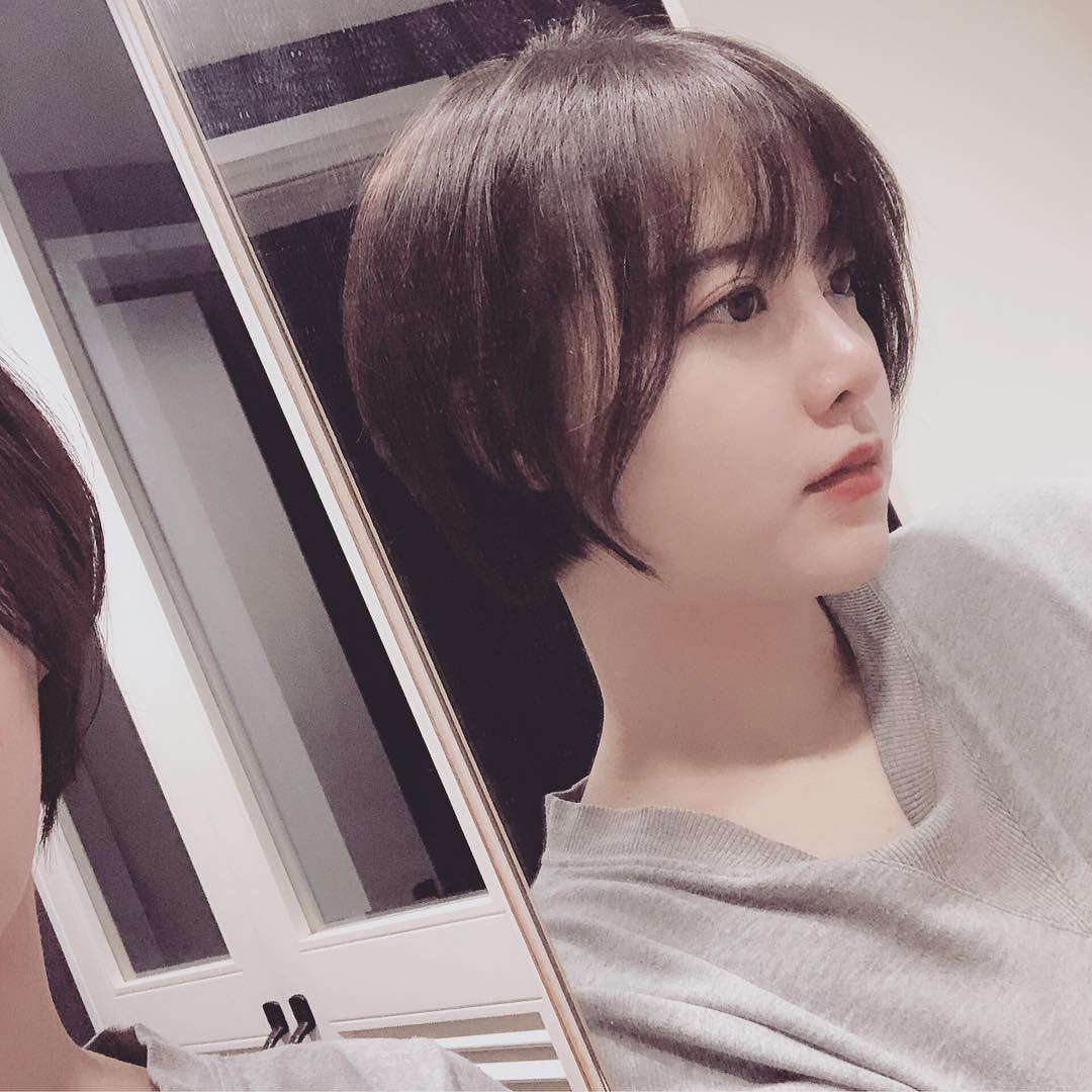 goo-hye-sun-has-just-cut-her-hair-short-adding-a-few-years-younger