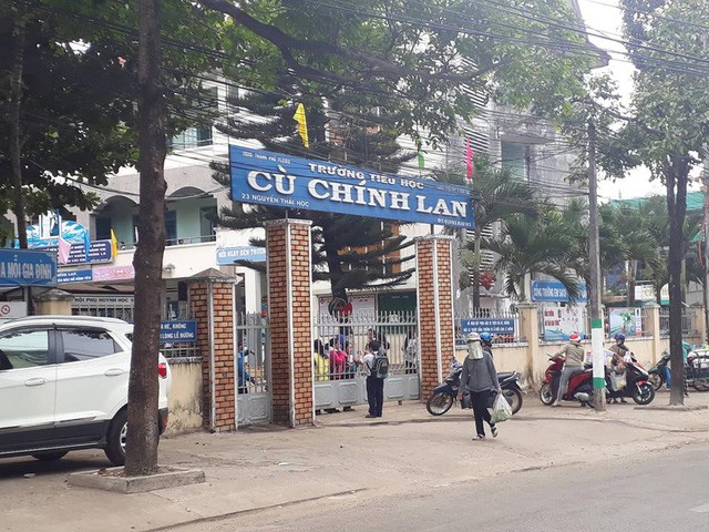 Con gái kiểm tra giữa học kỳ được 2 điểm, cô giáo yêu cầu giám định nét chữ vì nghi bài thi bị đánh tráo - Ảnh 1.