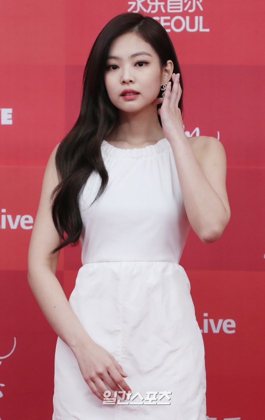 Thảm đỏ Grammy Hàn Quốc: Jennie lột xác nhưng suýt vồ ếch, mỹ nhân Black Pink lấn át cả Park Min Young và dàn idol - Ảnh 5.