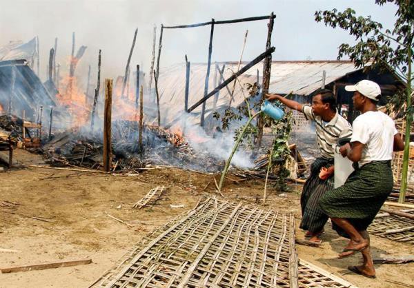 Hỏa hoạn thiêu trụi hơn 160 ngôi nhà ở Myanmar  - Ảnh 1.