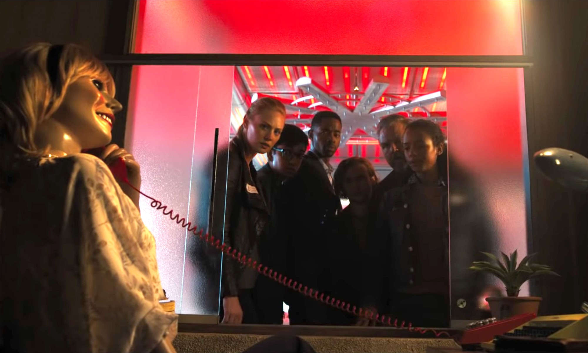 Nín thở với những màn giải đố và đào thoát kịch tính trong “Escape Room” - Ảnh 2. Nín thở với những màn giải đố và đào thoát kịch tính trong “Escape Room” - Ảnh 2.