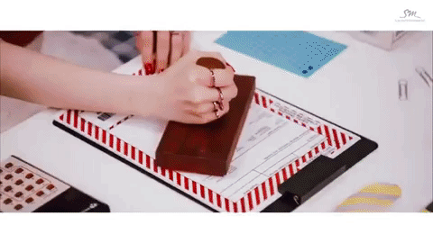 Red Velvet bất ngờ tung teaser MV tiếng Nhật mới: Sẽ th&agrave;nh hit x&ocirc;ng đất 2019 hay lại l&agrave; m&agrave;n thử nghiệm kh&oacute; &ldquo;ngấm&rdquo;? - Ảnh 5.