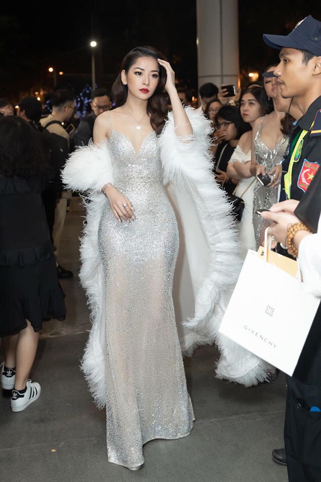 Chi Pu diện đầm 2 dây khoe vòng 1 sexy, nhưng sao tại WeChoice Awards cô nàng còn sang chảnh hơn bội phần? - Ảnh 1.