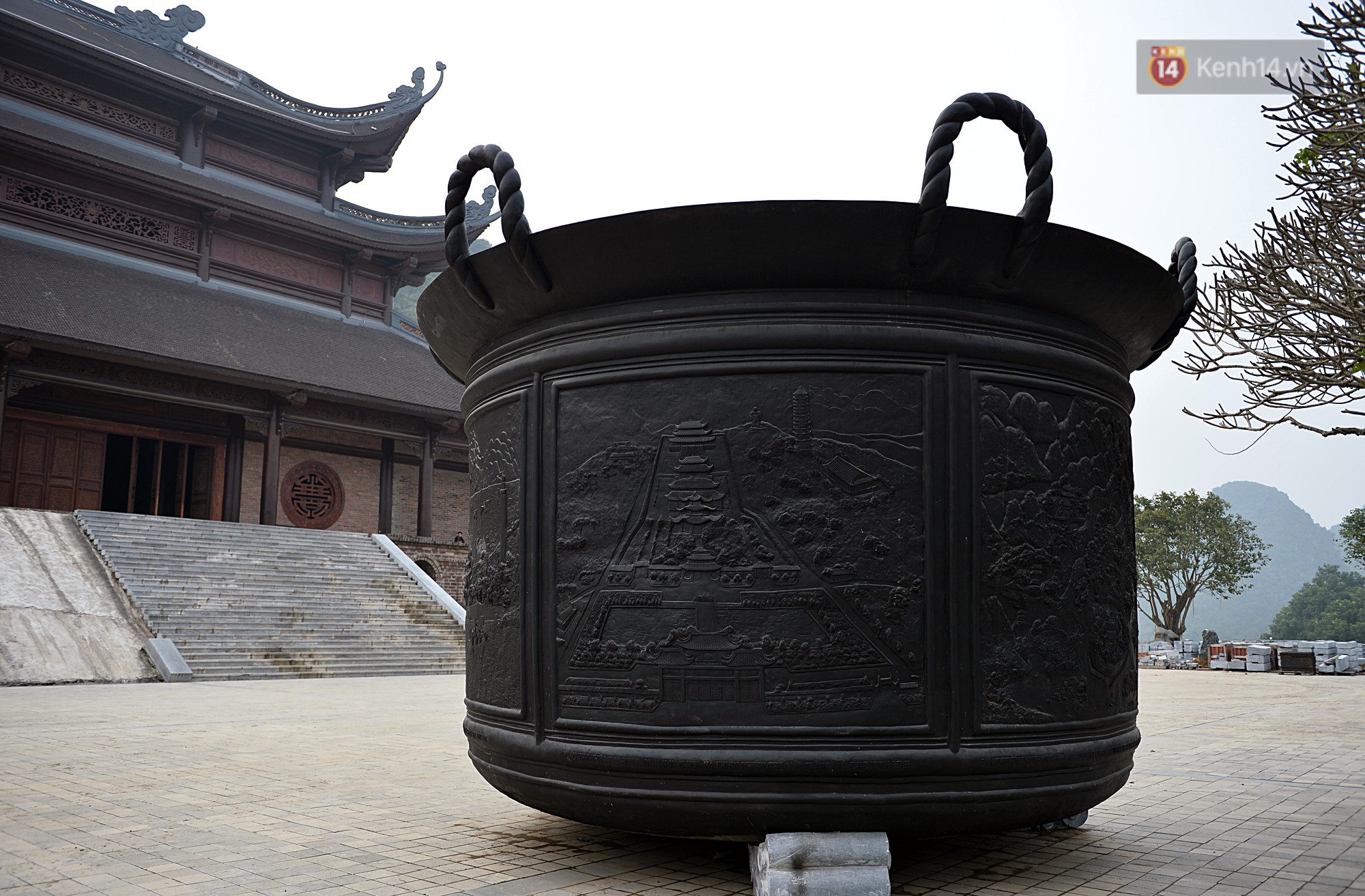 Cận cảnh ngôi chùa lớn nhất Việt Nam - Nơi sẽ đặt báu vật thiên thạch mặt trăng 600.000 USD được đấu giá từ Mỹ - Ảnh 15. Cận cảnh ngôi chùa lớn nhất Việt Nam - Nơi sẽ đặt báu vật thiên thạch mặt trăng 600.000 USD được đấu giá từ Mỹ - Ảnh 15.