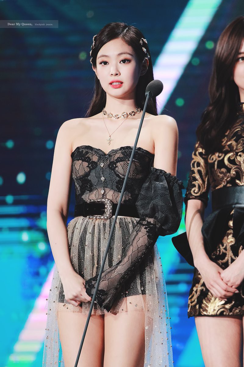 Top girlgroup hot nhất tháng 1: Đây là số phận của Black Pink bên cạnh đối thủ TWICE, Red Velvet sau tin Jennie hẹn hò! - Ảnh 2. Top girlgroup hot nhất tháng 1: Đây là số phận của Black Pink bên cạnh đối thủ TWICE, Red Velvet sau tin Jennie hẹn hò! - Ảnh 2.