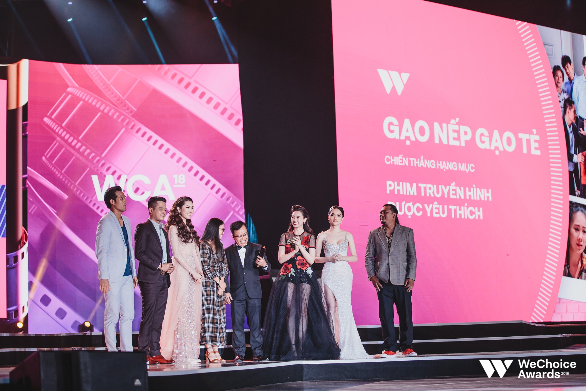 Kết quả chung cuộc WeChoice 2018 hạng mục giải trí: Vũ Cát Tường và loạt nghệ sĩ được gọi tên, Đen gây bất ngờ nhất - Ảnh 8. Kết quả chung cuộc WeChoice 2018 hạng mục giải trí: Vũ Cát Tường và loạt nghệ sĩ được gọi tên, Đen gây bất ngờ nhất - Ảnh 8.