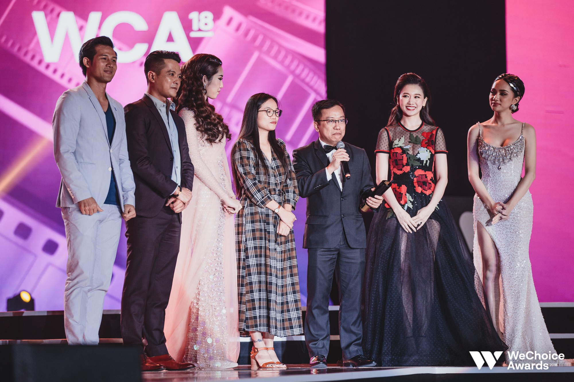 Kết quả chung cuộc WeChoice 2018 hạng mục giải trí: Vũ Cát Tường và loạt nghệ sĩ được gọi tên, Đen gây bất ngờ nhất - Ảnh 7. Kết quả chung cuộc WeChoice 2018 hạng mục giải trí: Vũ Cát Tường và loạt nghệ sĩ được gọi tên, Đen gây bất ngờ nhất - Ảnh 7.
