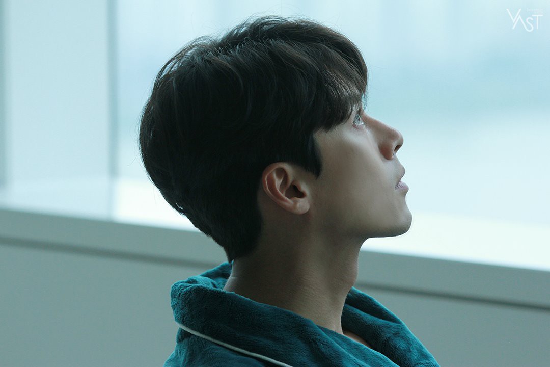 Loạt hình hậu trường gây sốt: Ở tuổi 37, Hyun Bin dù nhợt nhạt vẫn trông như một tác phẩm nghệ thuật sống - Ảnh 15. Loạt hình hậu trường gây sốt: Ở tuổi 37, Hyun Bin dù nhợt nhạt vẫn trông như một tác phẩm nghệ thuật sống - Ảnh 15.