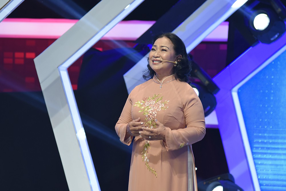Hương Giang ngỡ ngàng trước tuổi thật của người phụ nữ không chồng không con - Ảnh 3. Hương Giang ngỡ ngàng trước tuổi thật của người phụ nữ không chồng không con - Ảnh 3.