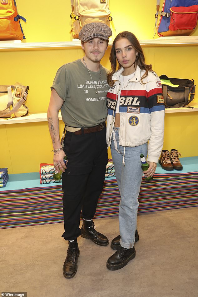 Khoe bạn g&aacute;i mới tại sự kiện, nhưng Brooklyn Beckham lại g&acirc;y ch&uacute; &yacute; v&igrave; ngoại h&igrave;nh như &ocirc;ng ch&uacute; trung ni&ecirc;n - Ảnh 1.