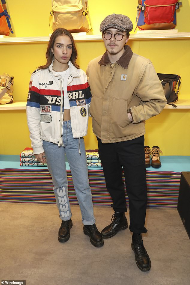 Khoe bạn g&aacute;i mới tại sự kiện, nhưng Brooklyn Beckham lại g&acirc;y ch&uacute; &yacute; v&igrave; ngoại h&igrave;nh như &ocirc;ng ch&uacute; trung ni&ecirc;n - Ảnh 4.