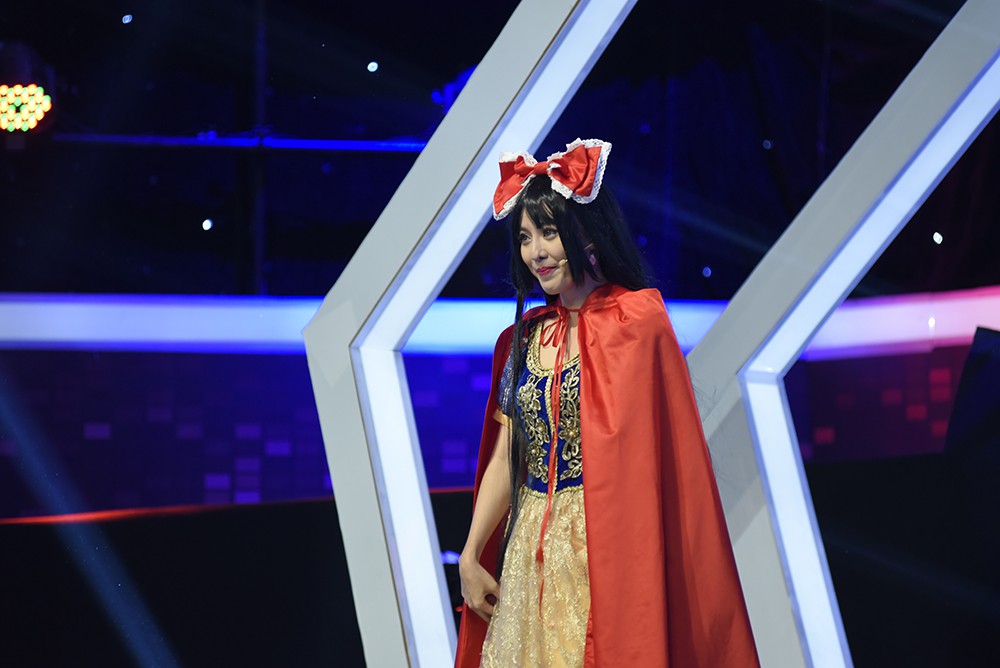 Hương Giang ngỡ ngàng trước tuổi thật của người phụ nữ không chồng không con - Ảnh 4. Hương Giang ngỡ ngàng trước tuổi thật của người phụ nữ không chồng không con - Ảnh 4.