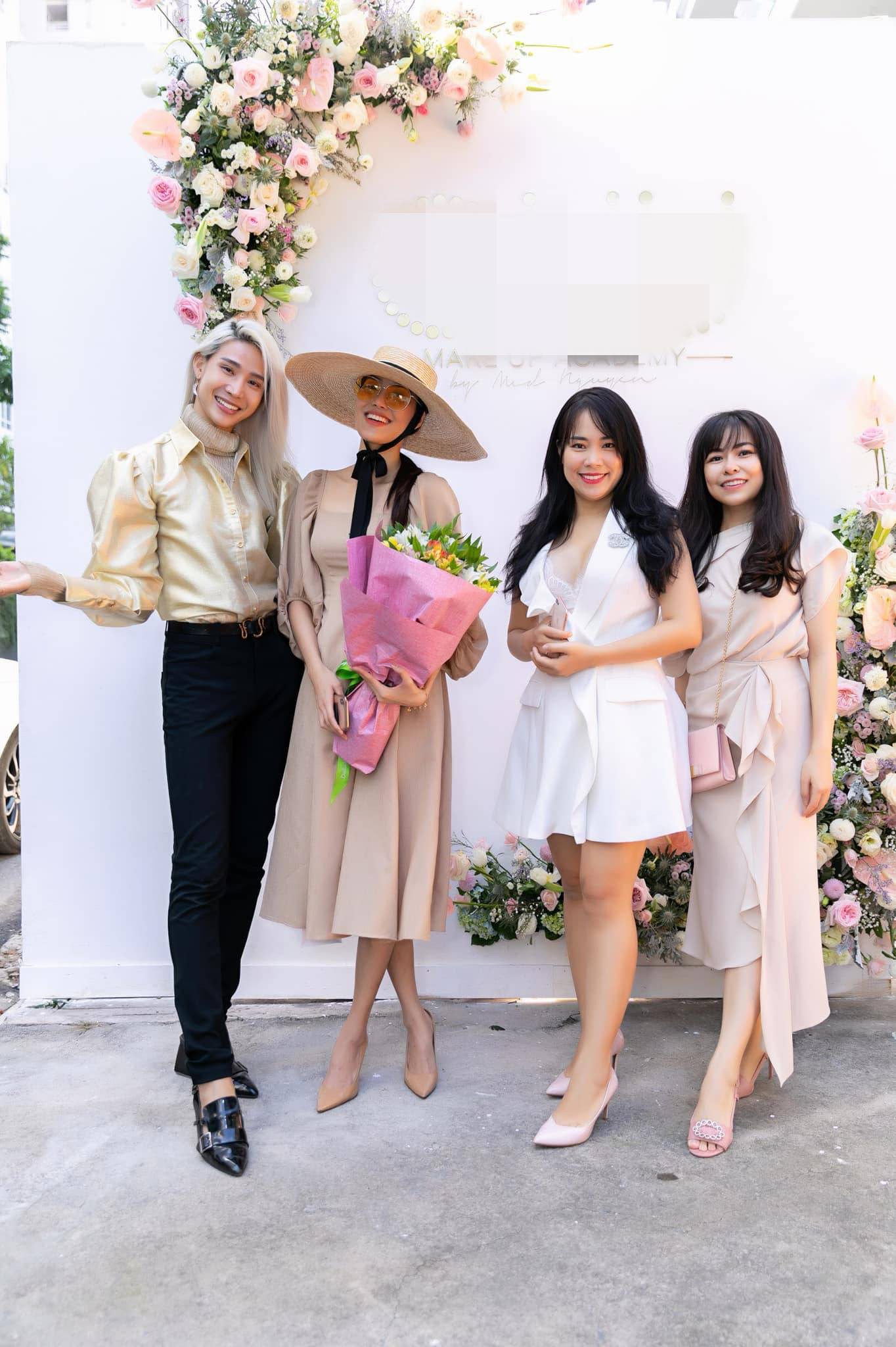 Lan Khuê lộ vòng hai lớn bất thường sau khi ông xã lấp lửng chuyện đang mang thai - Ảnh 2. Lan Khuê lộ vòng hai lớn bất thường sau khi ông xã lấp lửng chuyện đang mang thai - Ảnh 2.