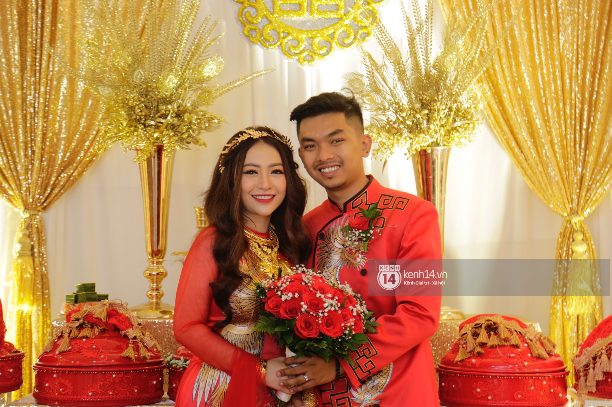 MiA rạng rỡ diện áo dài đỏ, đeo vàng đầy tay trong lễ rước dâu tại quê nhà Vĩnh Long sáng nay - Ảnh 4.
