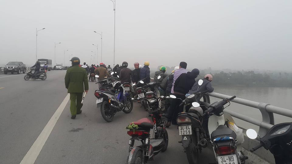 Hải Dương: Nam thanh niên nhảy sông thái bình tự vẫn - Ảnh 2. Hải Dương: Nam thanh niên nhảy sông thái bình tự vẫn - Ảnh 2.