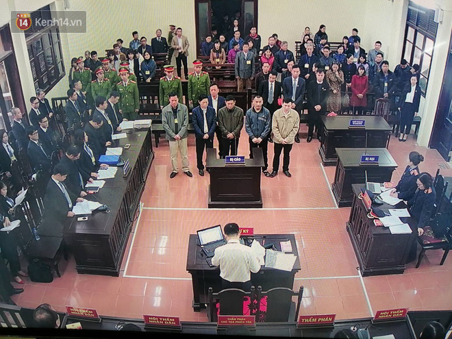Bác sỹ Hoàng Công Lương vắng mặt, tòa hoãn phiên xét xử sự cố chạy thận làm 9 người chết - Ảnh 1.