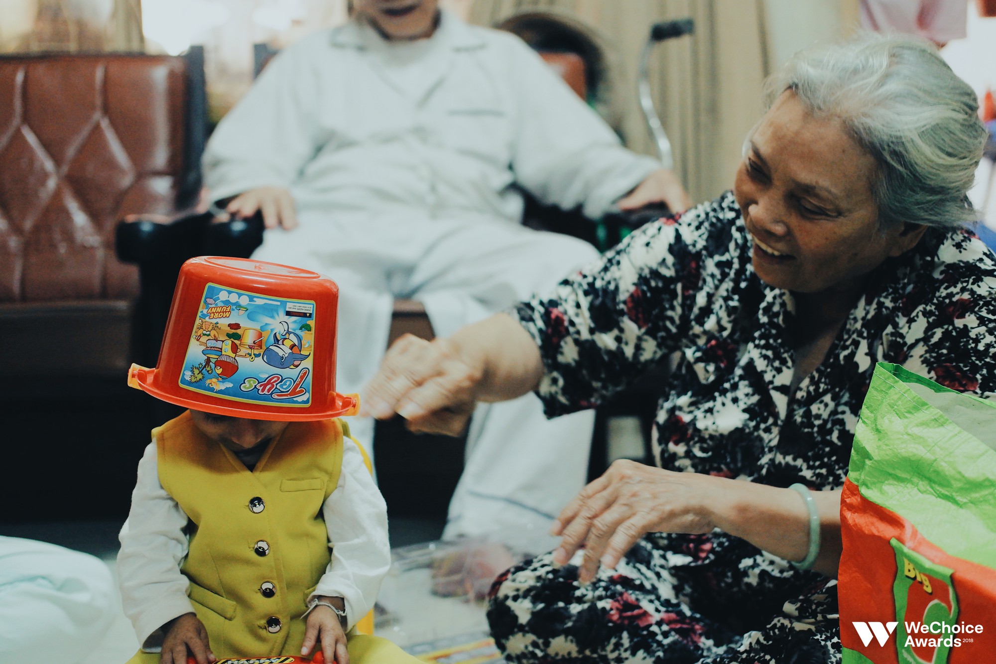 Những câu chuyện đáng yêu và xúc động trong chuyến đi Sài Gòn đầu tiên của cậu bé tí hon Krể - Ảnh 5.