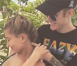 V&agrave;o m&agrave; xem Justin Bieber tr&ecirc;u vợ kiểu g&igrave; m&agrave; bị fan gọi l&agrave; thứ chồng mất nết  - Ảnh 6.