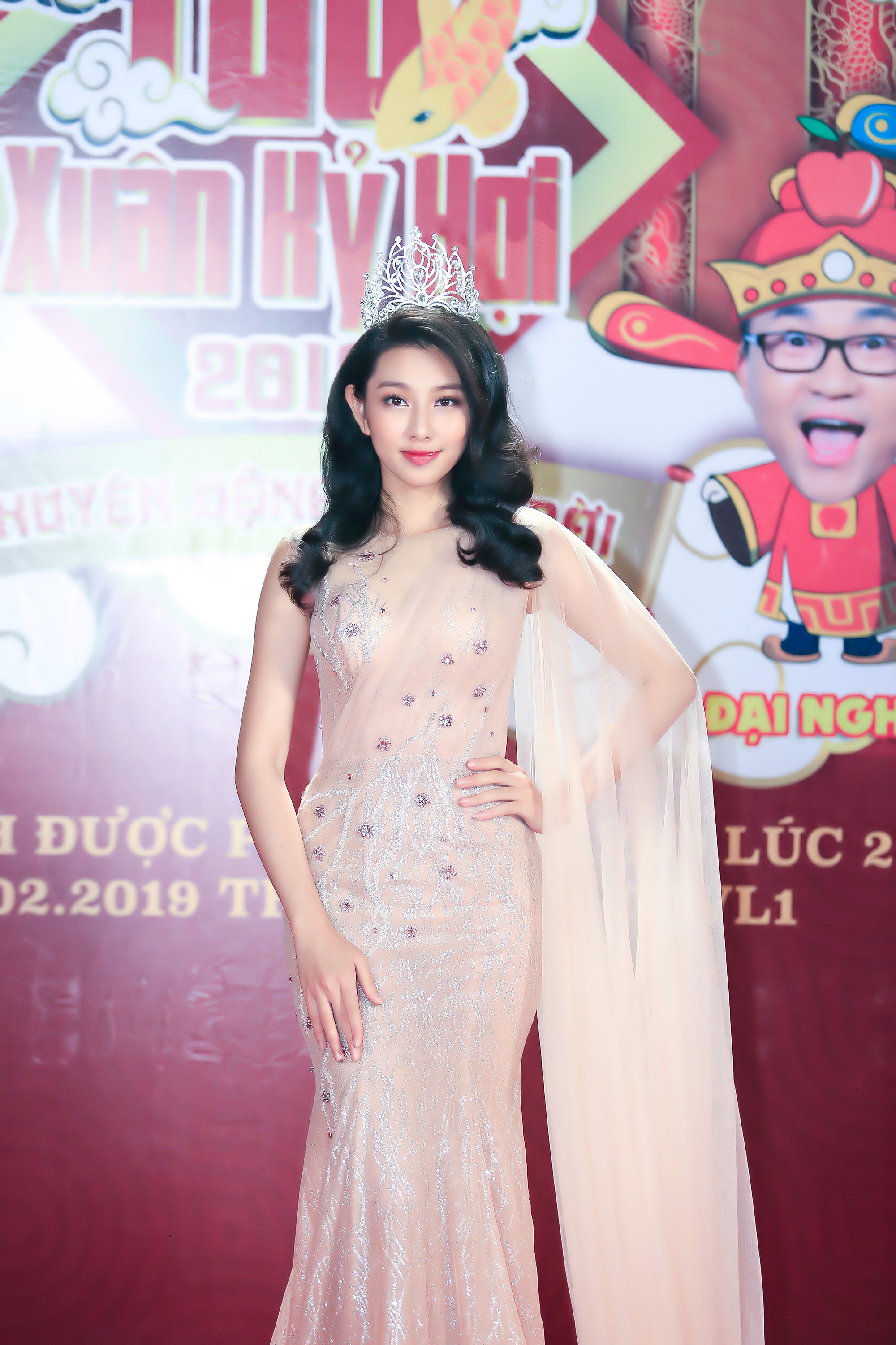 Hoa hậu Tiểu Vy đóng Táo Xuân Kỷ Hợi 2019 – Chuyện động ông trời - Ảnh 4. Hoa hậu Tiểu Vy đóng Táo Xuân Kỷ Hợi 2019 – Chuyện động ông trời - Ảnh 4.
