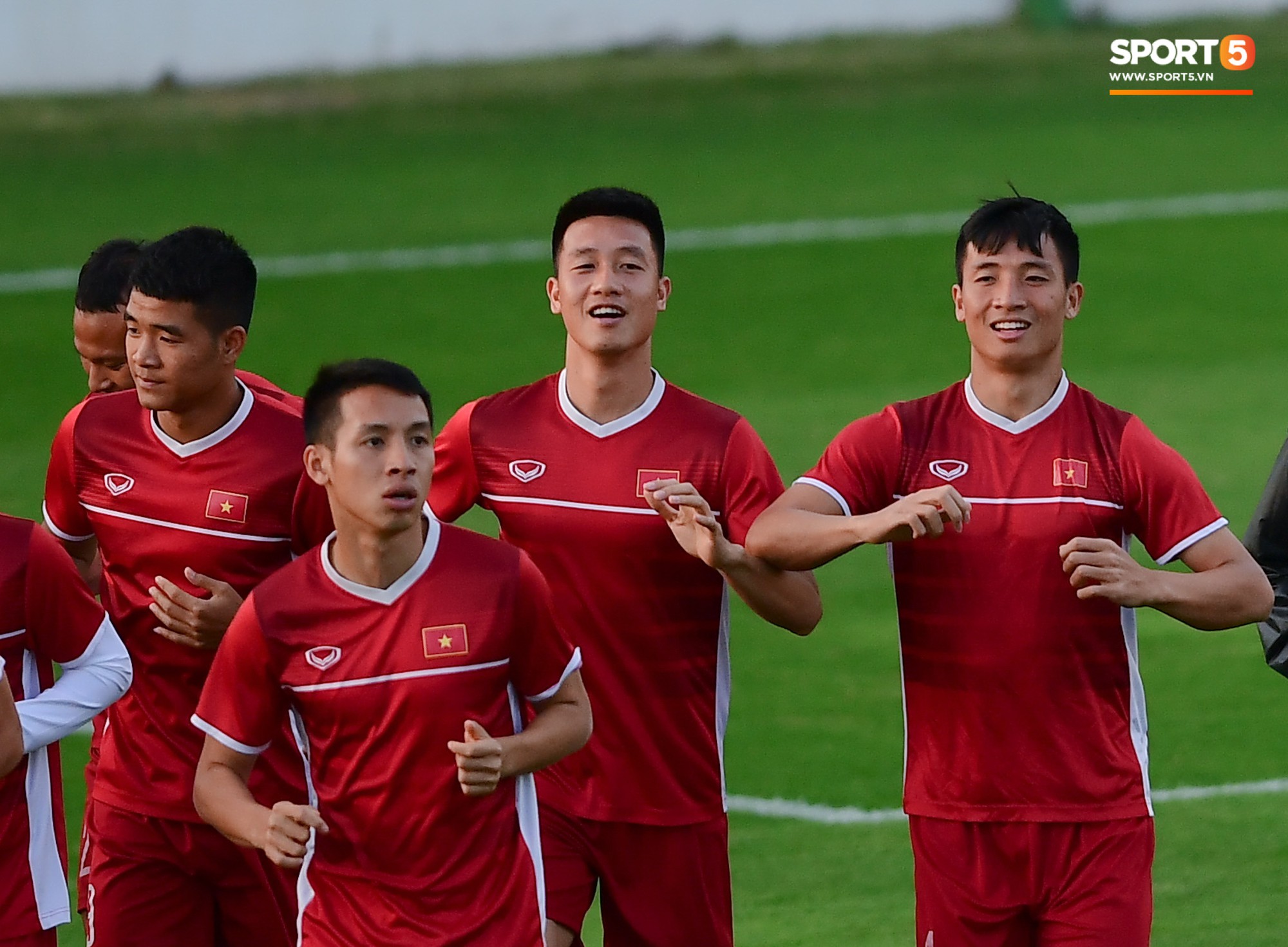 Trung vệ Bùi Tiến Dũng và sứ mệnh khoả lấp nỗi nhớ Trọng ỉn tại Asian Cup 2019 - Ảnh 1. Trung vệ Bùi Tiến Dũng và sứ mệnh khoả lấp nỗi nhớ Trọng ỉn tại Asian Cup 2019 - Ảnh 1.