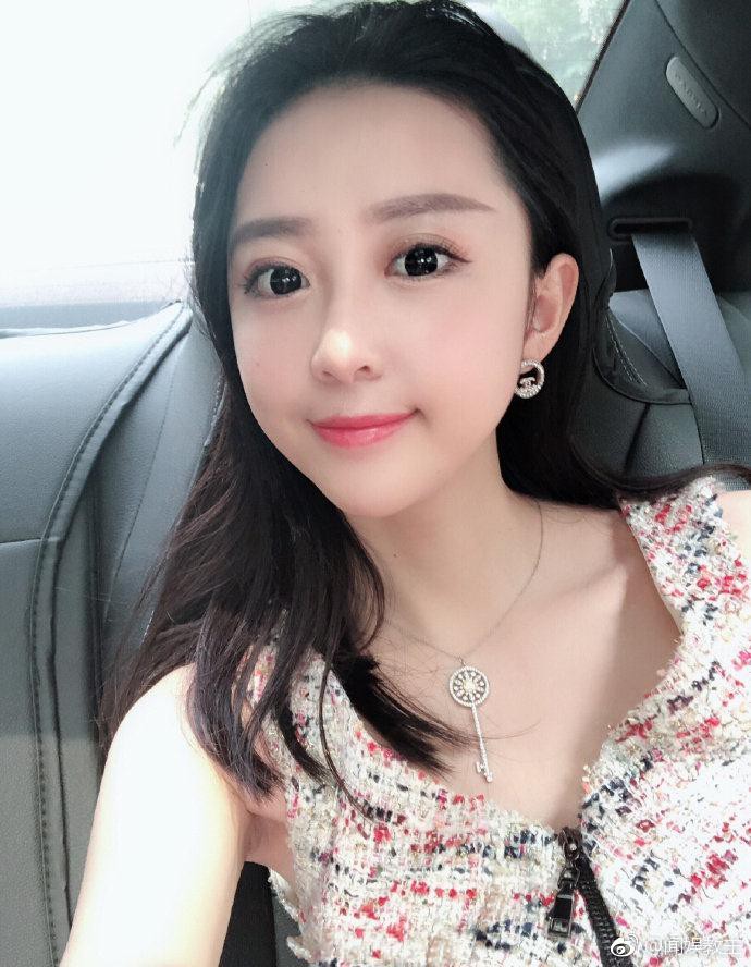 Lại thêm 1 minh tinh bí mật kết hôn không cho ai biết, lần này là ca sĩ chịu chơi nhất showbiz Hoa ngữ? - Ảnh 9.