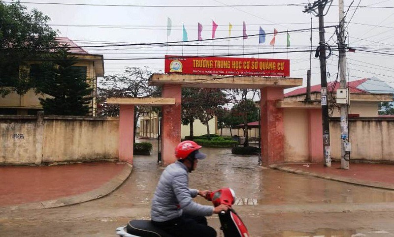 Hiệu trưởng trần tình khi bị phụ huynh tố cáo bóp cổ học sinh gây xước da - Ảnh 1. Hiệu trưởng trần tình khi bị phụ huynh tố cáo bóp cổ học sinh gây xước da - Ảnh 1.