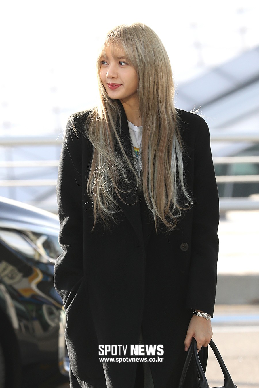 Dàn mỹ nhân đọ sắc thần thánh tại sân bay: Lisa xuất thần, Black Pink đẹp như đóng MV bên TWICE và chân dài đình đám - Ảnh 2. Dàn mỹ nhân đọ sắc thần thánh tại sân bay: Lisa xuất thần, Black Pink đẹp như đóng MV bên TWICE và chân dài đình đám - Ảnh 2.