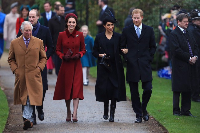 8 tháng làm dâu Hoàng gia, Meghan Markle đã chi tiền mua quần áo gấp 6 lần tủ đồ cả năm 2018 của Kate - Ảnh 1.