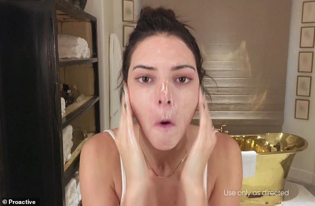 Toàn cảnh vụ thảm họa quảng cáo kem trị mụn đang khiến Kendall Jenner hứng đủ gạch đá xây biệt thự - Ảnh 2.