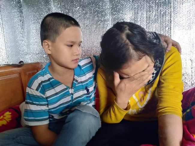 Bé trai 9 tuổi cầu xin cộng đồng giúp đỡ người mẹ bị suy thận giai đoạn cuối không tiền chữa trị - Ảnh 4.