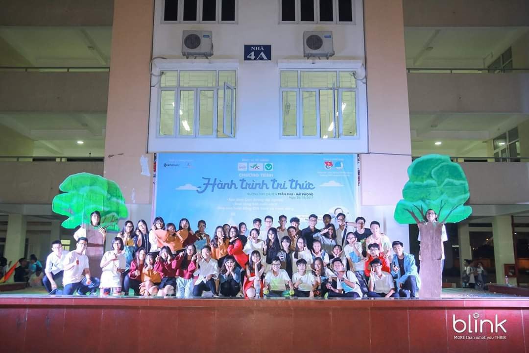 Diễn kịch với vai cây mai đứng bất động trên sân khấu, nữ sinh này được nhiều người đòi vác về chưng Tết - Ảnh 4. Diễn kịch với vai cây mai đứng bất động trên sân khấu, nữ sinh này được nhiều người đòi vác về chưng Tết - Ảnh 4.