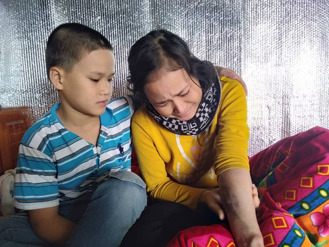 Bé trai 9 tuổi cầu xin cộng đồng giúp đỡ người mẹ bị suy thận giai đoạn cuối không tiền chữa trị - Ảnh 6.