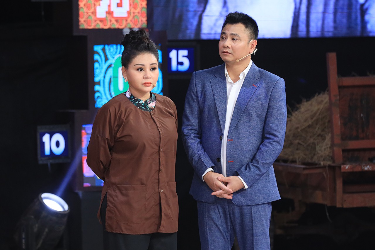 NSND Hồng Vân tổn thương khi được MC Lại Văn Sâm khen là... đẹp lão - Ảnh 6. NSND Hồng Vân tổn thương khi được MC Lại Văn Sâm khen là... đẹp lão - Ảnh 6.