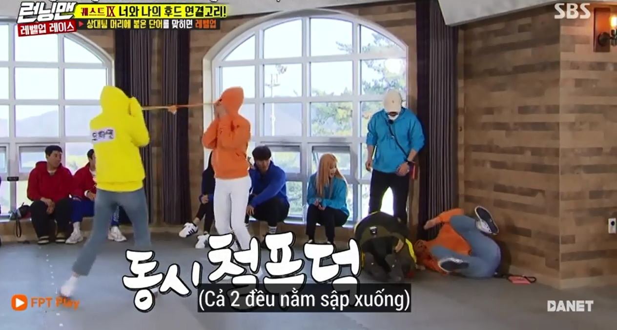 Running Man: Kim Jong Kook dùng bạo lực xử đẹp Haha trong vòng một nốt nhạc - Ảnh 4. Running Man: Kim Jong Kook dùng bạo lực xử đẹp Haha trong vòng một nốt nhạc - Ảnh 4.