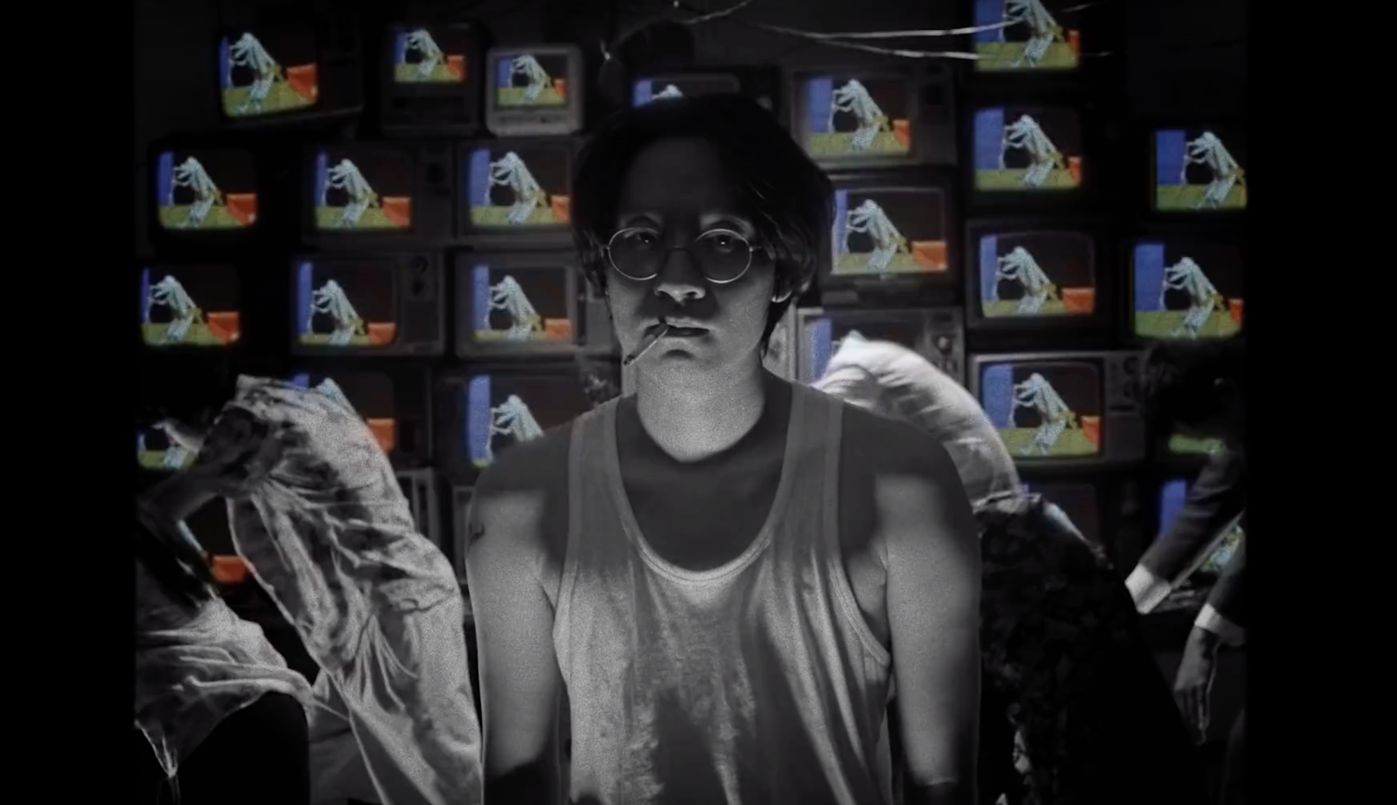 Ngọt bất ngờ tung MV mới Chuyển k&ecirc;nh: kh&ocirc;ng phải thuốc chữa bệnh nhưng phải đọc kĩ hướng dẫn sử dụng nh&eacute; v&igrave; rất dễ bị nghiện! - Ảnh 11.