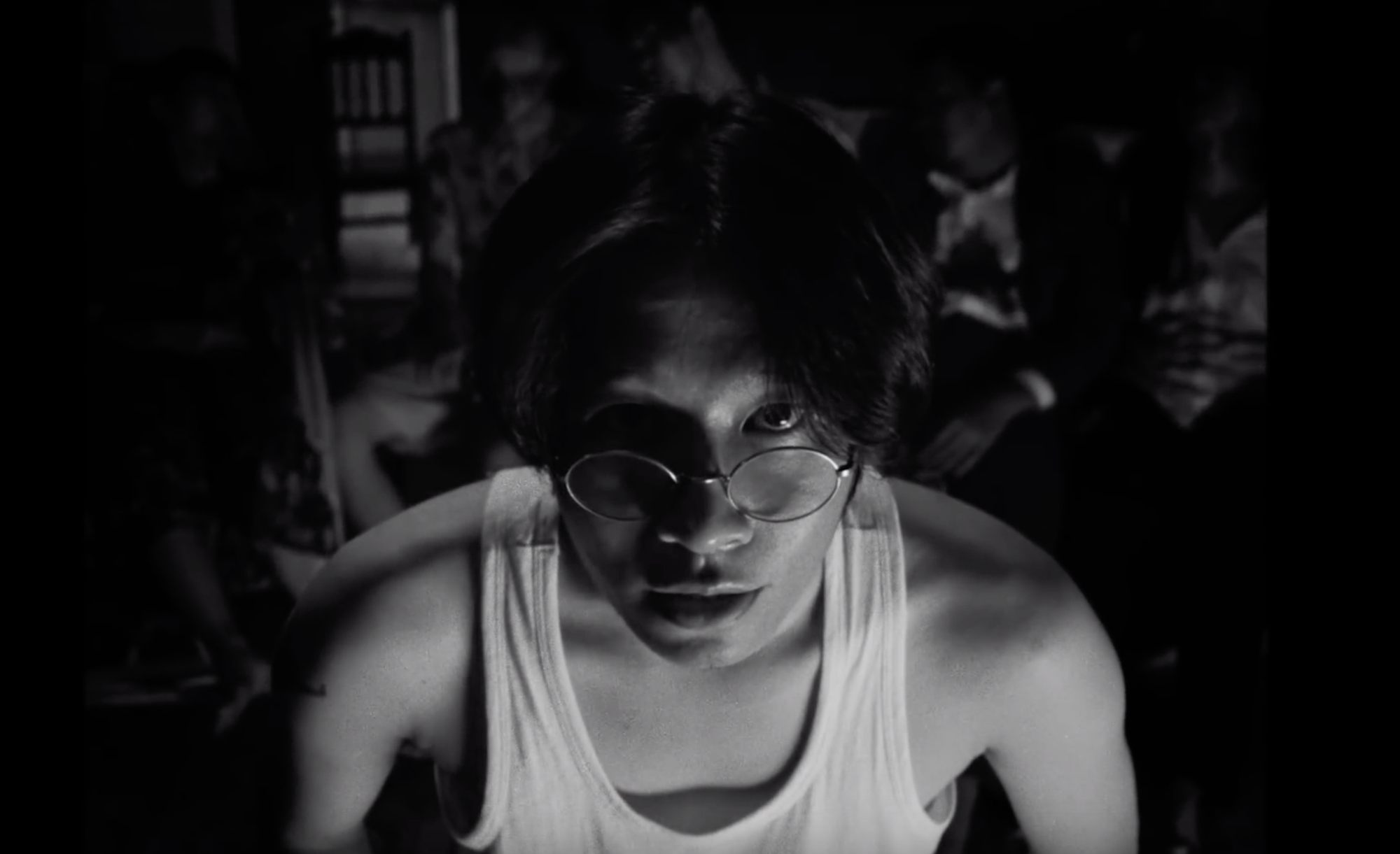 Ngọt bất ngờ tung MV mới Chuyển k&ecirc;nh: kh&ocirc;ng phải thuốc chữa bệnh nhưng phải đọc kĩ hướng dẫn sử dụng nh&eacute; v&igrave; rất dễ bị nghiện! - Ảnh 12.