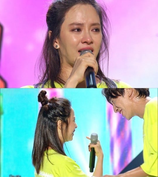 Chỉ vì câu nói của Lee Kwang Soo mà Song Ji Hyo đã ngừng khóc trong fanmeeting Running Man - Ảnh 3.