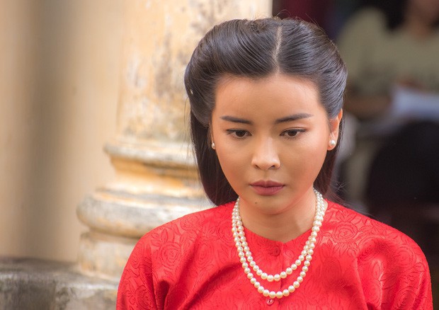 Style ngoài đời của mợ Hai (Tiếng Sét Trong Mưa): Tươi trẻ, sexy có cả nhưng ấn tượng nhất là những màn khoe chân siêu nuột - Ảnh 1.