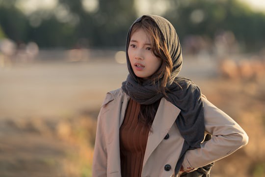 Suzy (Vagabond) đúng là kiểu điệp viên lạ lùng: Ai nói gì cũng tin, phản xạ thua cả anh diễn viên đóng thế? - Ảnh 4.