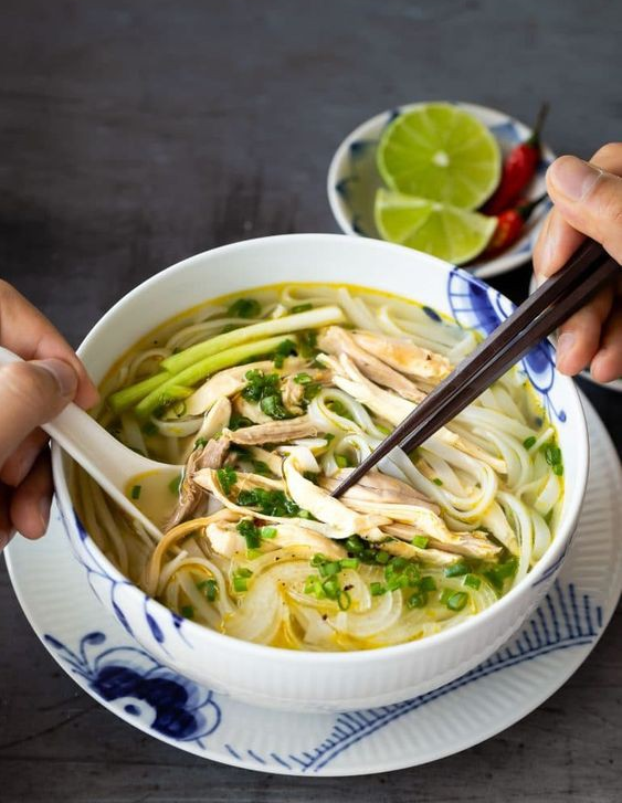 Thử đoán xem trong các phiên bản dưới đây, đâu mới đúng chuẩn là Chicken Noodle Soup của J-hope (BTS) - Ảnh 7.