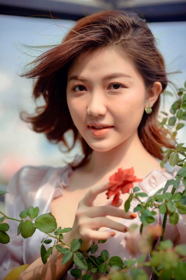 Khác xa Tuesday thủ đoạn trong phim, Lương Thanh Hoa hồng trên ngực trái bỗng lột xác đầy ngọt ngào trong bộ ảnh mới - Ảnh 2.