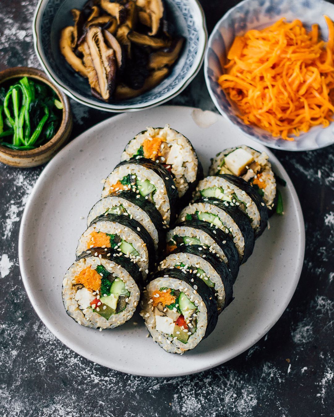 Đố Bạn Biết Sushi Và Kimbap Có Gì Khác Nhau: Ngoài Xuất Xứ Từ 2 Quốc Gia,  Điểm Đặc Trưng Này Mới Là Quyết Định!