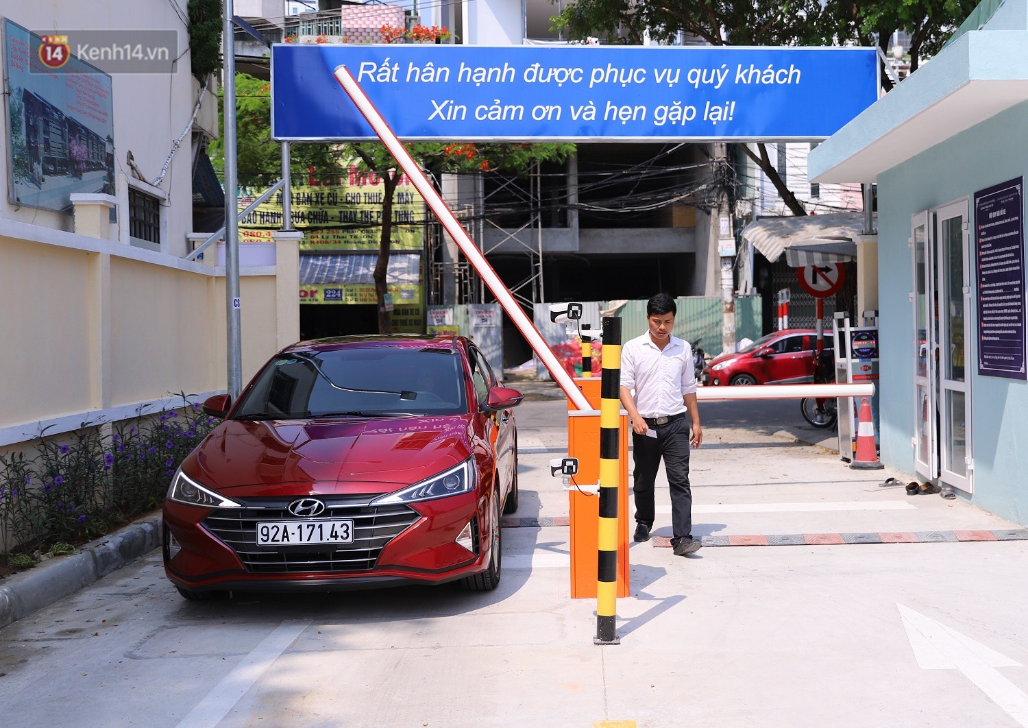 Cận cảnh bãi đỗ xe 6 tầng thông minh, tự động xếp hình đầu tiên ở Đà Nẵng - Ảnh 6. Cận cảnh bãi đỗ xe 6 tầng thông minh, tự động xếp hình đầu tiên ở Đà Nẵng - Ảnh 6.