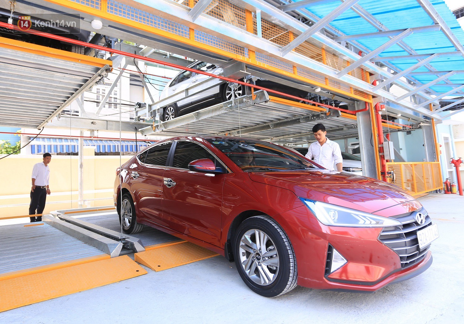 Cận cảnh bãi đỗ xe 6 tầng thông minh, tự động xếp hình đầu tiên ở Đà Nẵng - Ảnh 7. Cận cảnh bãi đỗ xe 6 tầng thông minh, tự động xếp hình đầu tiên ở Đà Nẵng - Ảnh 7.