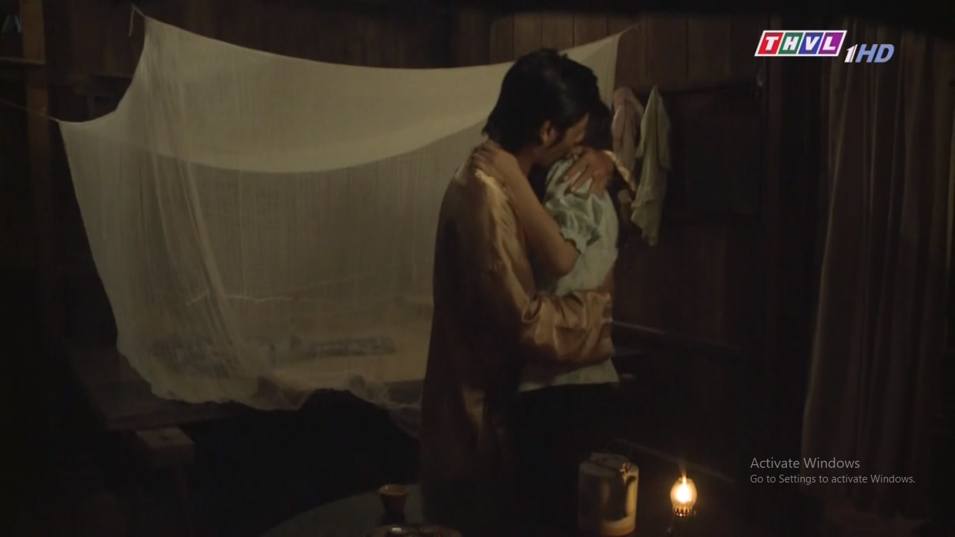 Mối tình oan nghiệt của Tiếng Sét Trong Mưa tập 36: Cậu Bình bom hàng dì Hạnh Nhi, chạy đến tò te với Phượng! - Ảnh 2. Mối tình oan nghiệt của Tiếng Sét Trong Mưa tập 36: Cậu Bình bom hàng dì Hạnh Nhi, chạy đến tò te với Phượng! - Ảnh 2.