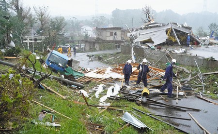 Nhật Bản: Bão chưa tới, hàng chục người bị thương vong - Ảnh 1.