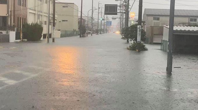 Siêu bão Hagibis: Nhiều khu vực ở Nhật Bản mất điện, người dân nhanh chóng di tản, giao thông tê liệt vì nhiều nơi bị nhấn chìm trong biển nước - Ảnh 11.