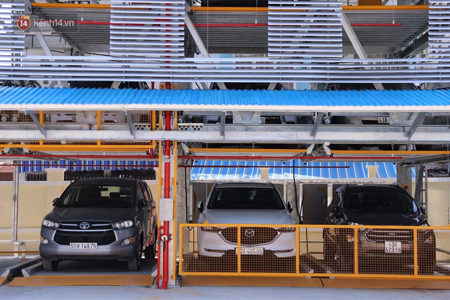 Cận cảnh bãi đỗ xe 6 tầng thông minh, tự động xếp hình đầu tiên ở Đà Nẵng - Ảnh 8. Cận cảnh bãi đỗ xe 6 tầng thông minh, tự động xếp hình đầu tiên ở Đà Nẵng - Ảnh 8.